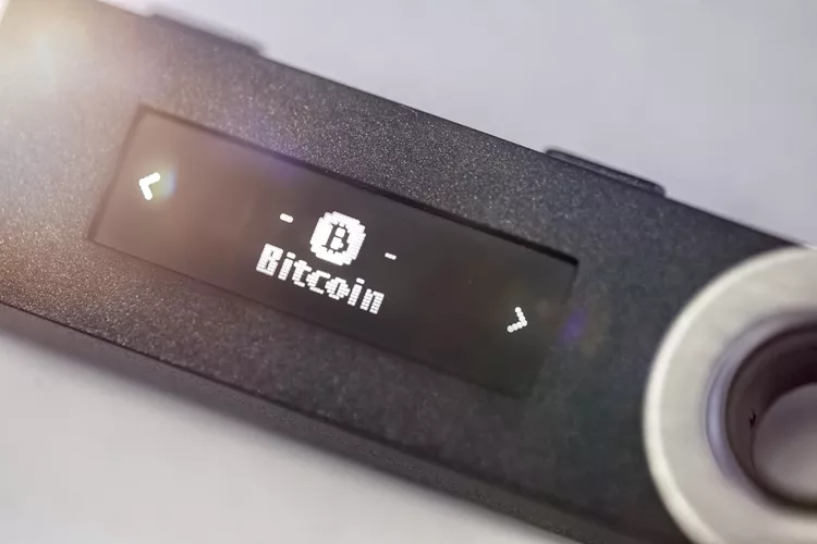 Visual representation of cryptocurrency storage options including a hardware wallet, a digital wallet on a smartphone, and a printed paper wallet for secure crypto storage.